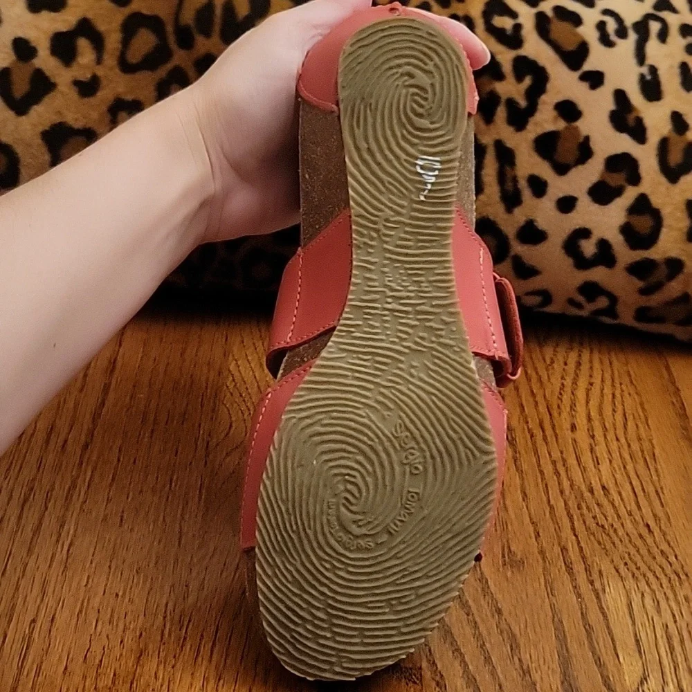 Sergio Tomani | Edina Rojo Sandals in US Size 7.5/European Size 38 - Picture 8 of 16